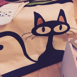 Sorteo Cosas de Gatos: funda de cojín con gato dibujado